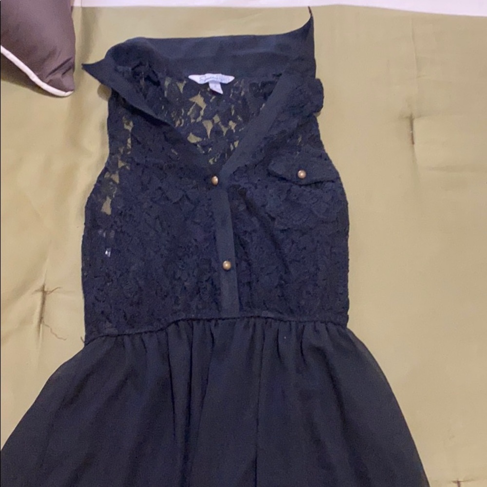 Black sleeveless dress